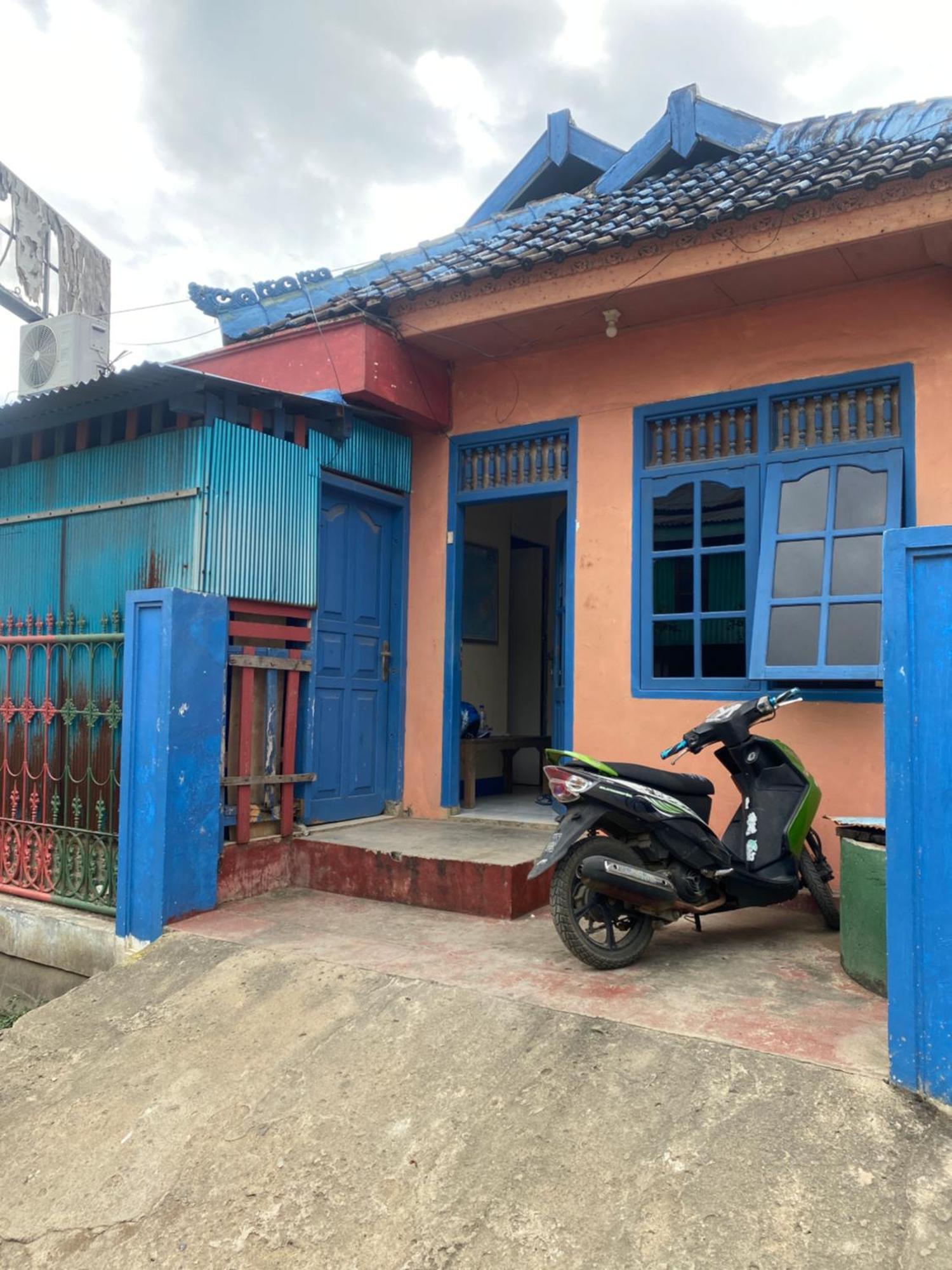 Cempaka Hostel Labuan Bajo Exterior photo